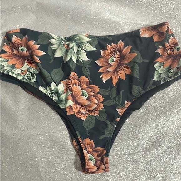 Floral Ruffle Bikini Set - Picture 2 of 5